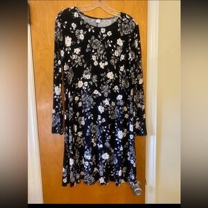 Floral-Print Jersey-Knit Swing Dress Black & White Floral Design - Size Large